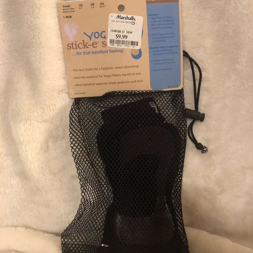 Brand new yoga stick-e socks size small
